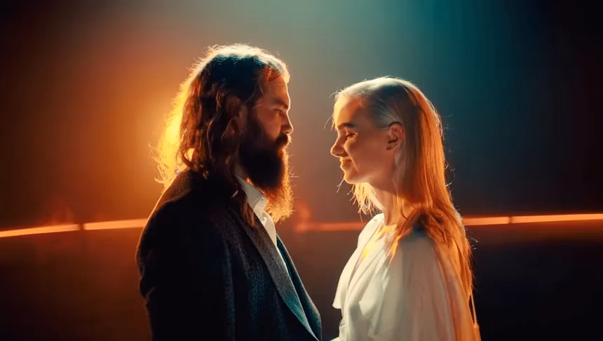 Chris Stapleton Owns the CMA Spotlight